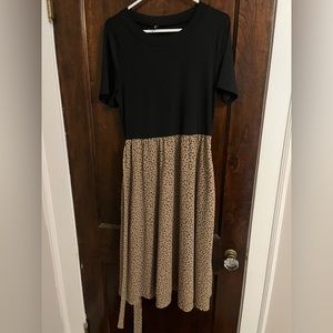 Women’s cheetah print midi dress, size large, never worn